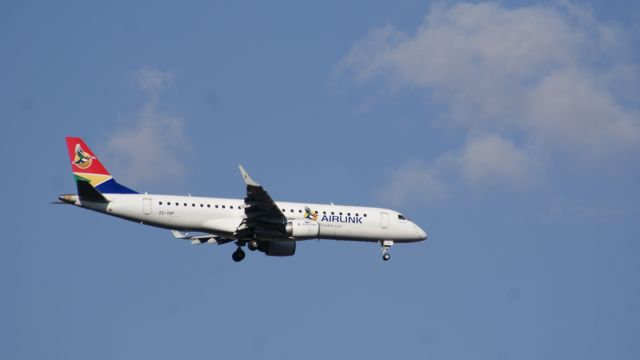 Embraer ERJ-190 (ZS-YAP) - Approaching OR Tambo from Windhoek Hosea Kutako