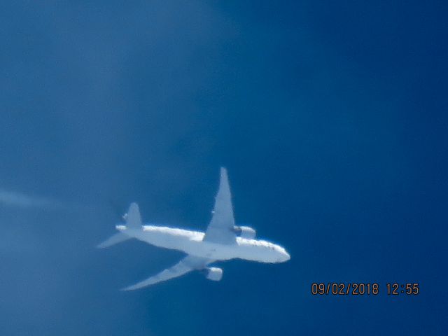 Boeing 777-200 (N794UA)