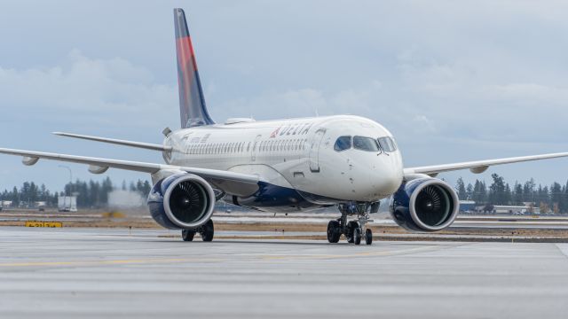 Airbus A220-100 (N117DU)