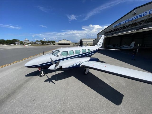 Piper Navajo (N16YP)