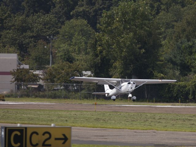 Cessna Commuter (N50921) - Short field take off.