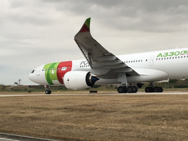 Airbus A330-300 (CS-TUB)