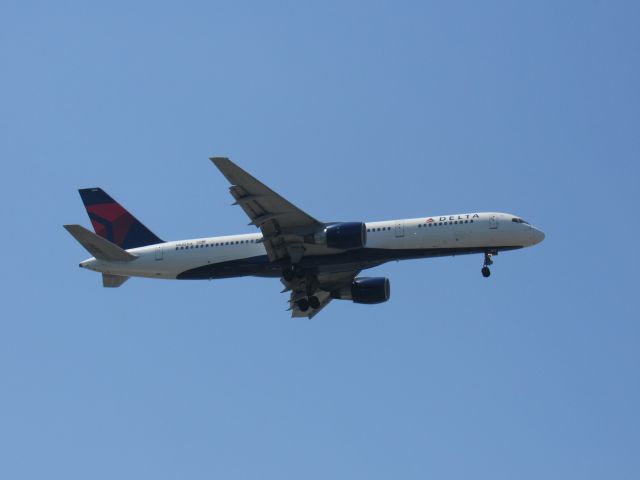 Boeing 757-200 (N682DA)