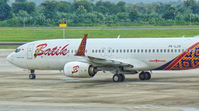 Boeing 737-800 (PK-LZQ)