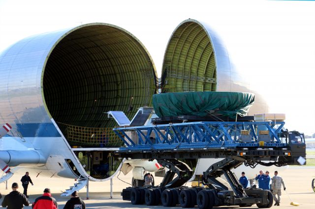 Aero Spacelines Super Guppy (N941NA) - N941NA at Moffett Federal Airfield Jan 25, 2016 loading an Orion Capsule Heatshield.