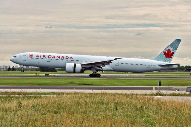 BOEING 777-300ER (C-FIUW)