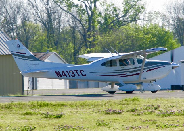 Cessna Skylane (N413TC) - At Downtown Shreveport.