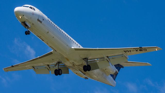 Fokker 100 (VH-XWQ)