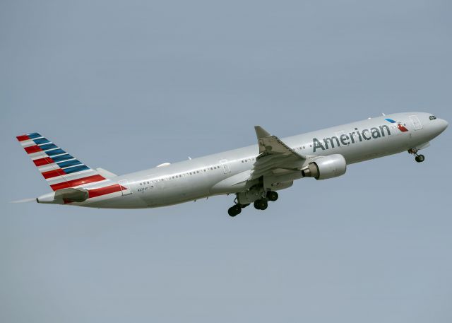 Airbus A330-300 (N277AY)