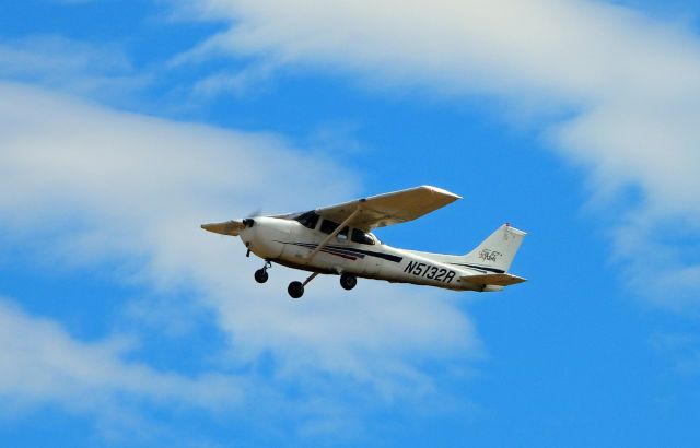 Cessna Skyhawk (N5132R)