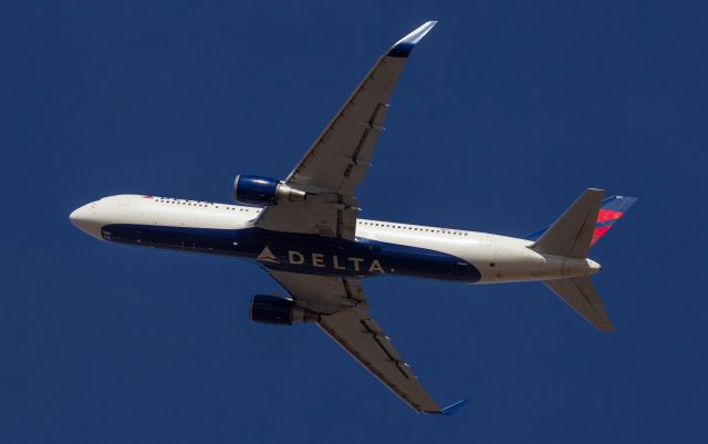 BOEING 767-300 (N1604R) - Spotted on January 07, 2021br /Spotting location: Old Tower Road