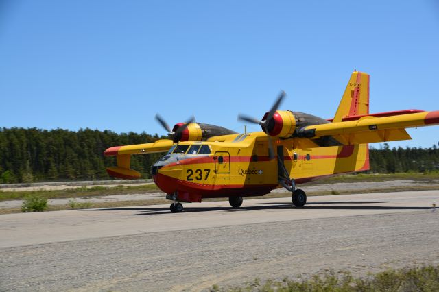 Canadair CL-215 (QUE237)