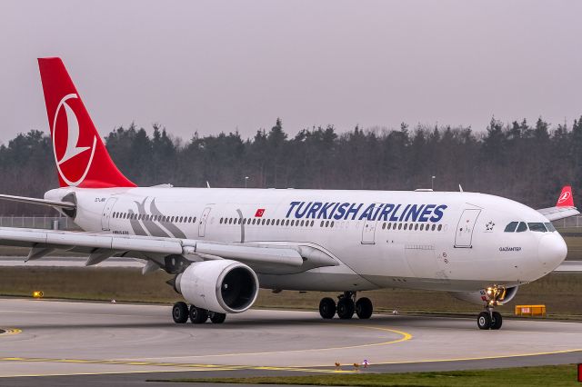 Airbus A330-300 (TC-JNA) - TC-JNA Turkish Airlines Airbus A330-203 @ Frankfurt (EDDF) arriving from Istanbul Ataturk (LTBA) / 04.12.2014