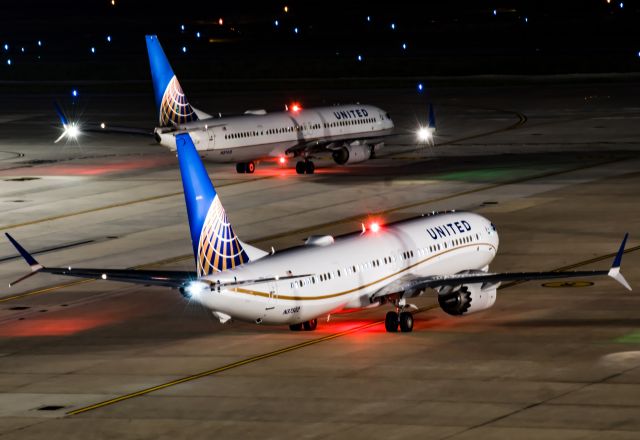 Boeing 737 MAX 9 (N37502) - Not the best quality but I was happy to get this little comparison shot