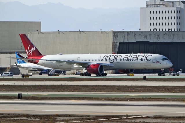 Airbus A350-1000 (G-VPOP)