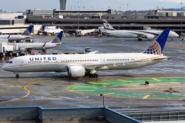 Boeing 787-9 Dreamliner (N27965)