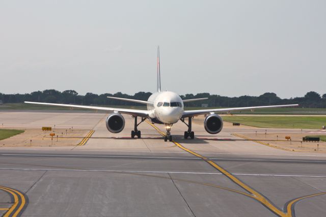 Boeing 757-200 (N674DL)