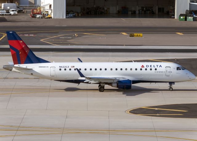 Embraer 175 (N622CZ)