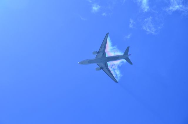 Boeing 777-200 (JA702J) - Out in KoOlina directly under the landing path for HNLs 8L