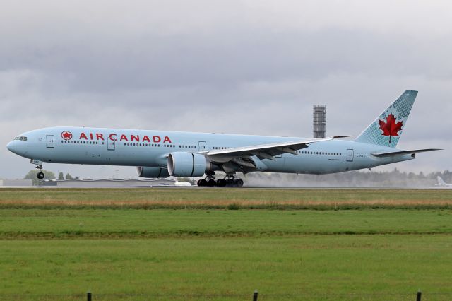 BOEING 777-300 (C-FIVX)