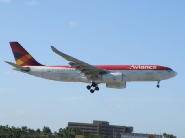Airbus A330-200 (N948AC)