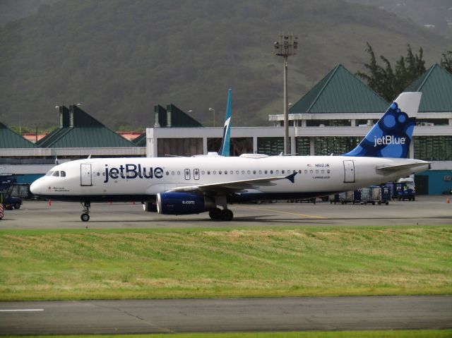 Airbus A320 (N612JB)