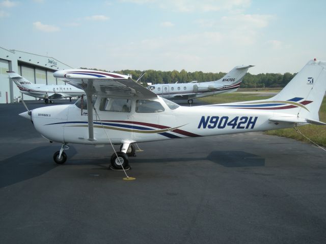 Cessna Skyhawk (N9042H) - Parked at KFTY