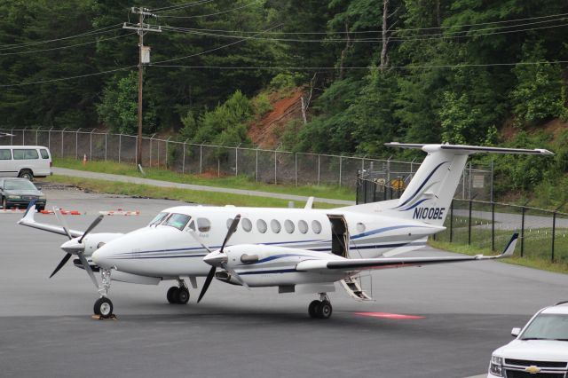 Beechcraft Super King Air 300 (N100BE)