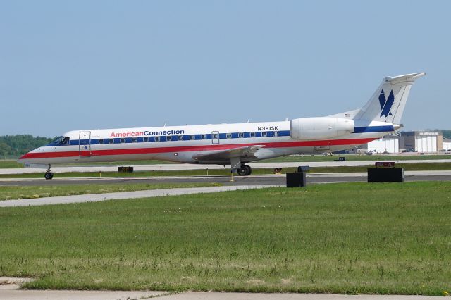 Embraer ERJ-135 (N381SK)