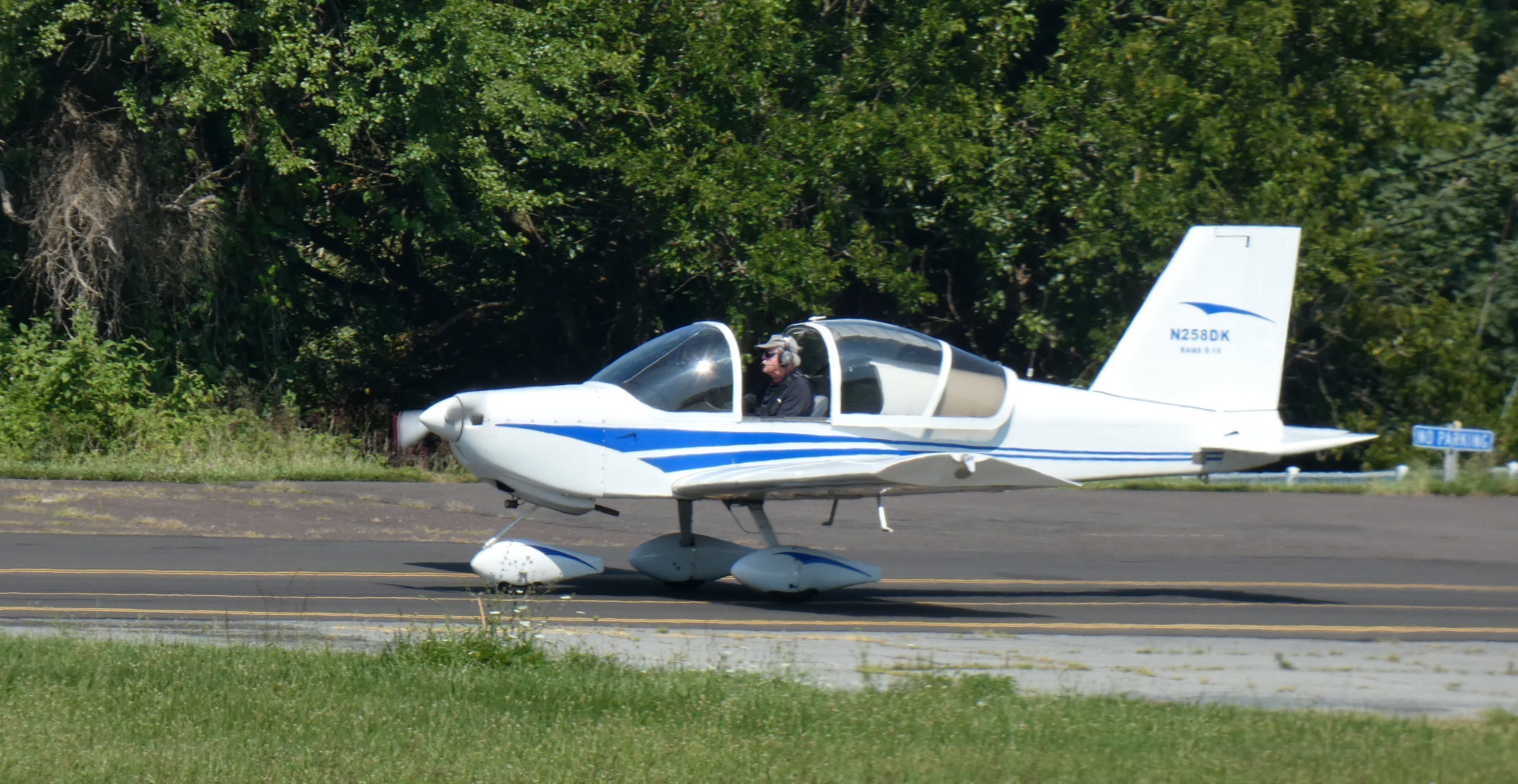 RANS S-19 Venterra (N258DK) - Taxiing for departure is this 2011 Allyn Kaste Rans S-19 Ventura Experimental in the Summer of 2023.