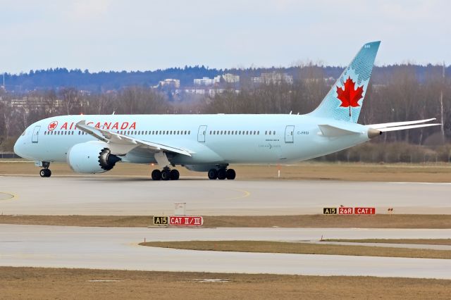 Boeing 787-9 Dreamliner (C-FRSI)