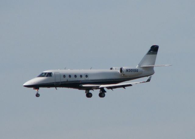 IAI Gulfstream G150 (N301SG) - Landing on runway 14.