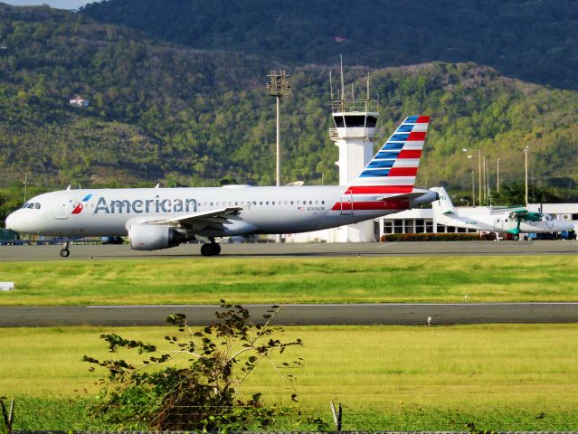 Airbus A320 (N109UW)