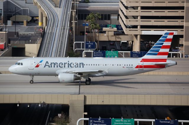 Airbus A320 (N121UW)