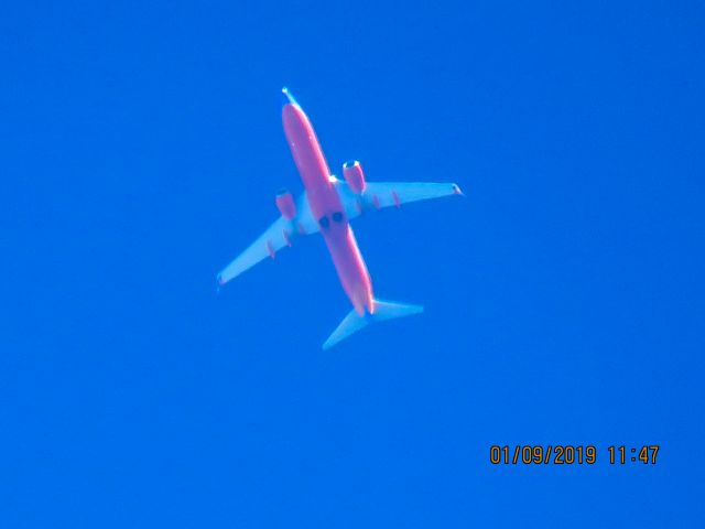 Boeing 737-800 (N8639B)