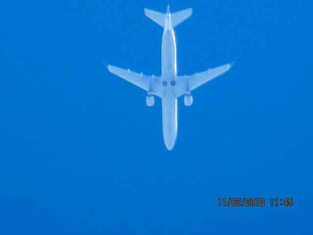 Embraer 175 (N85323)