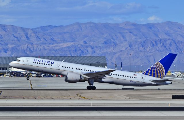 Boeing 757-200 (N530UA) - N530UA United Airlines Boeing 757-222  (cn 25043/353) - Las Vegas - McCarran International (LAS / KLAS)br /USA - Nevada, February 27, 2014br /Photo: Tomás Del Coro