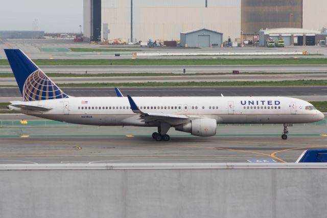 Boeing 757-200 (N518UA)