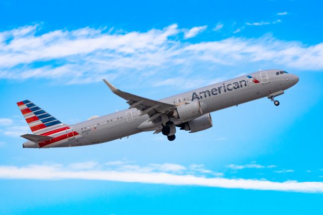 Airbus A321neo (N443AA) - American Airlines A321 neo taking off from PHX on 12/6/22. Taken with a Canon R7 and Tamron 70-200 G2 lens.