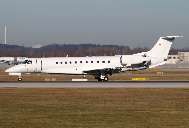 Embraer ERJ-135 (9H-JPC)