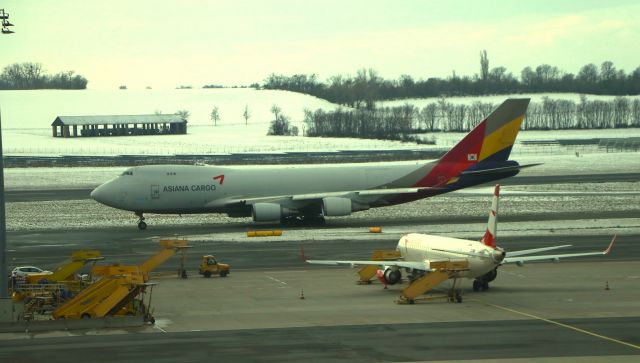 Boeing 747-400 (HL7419) - 12/7/23 taxiing out to Rwy 29