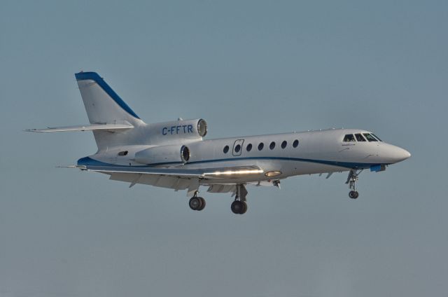 Dassault Falcon 50 (C-FFTR) - Landing in CYHU. 28-02-2019