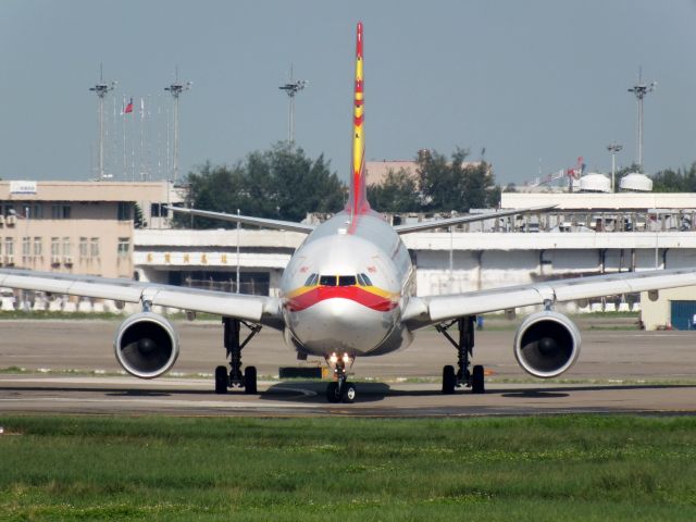 Airbus A330-200 (B-LNE)