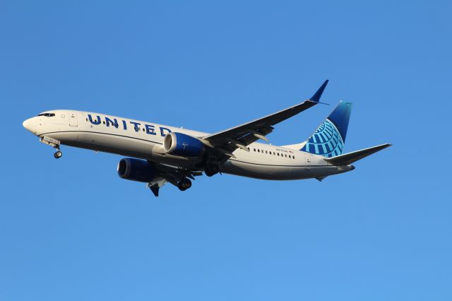 Boeing 737 MAX 9 (N27526)