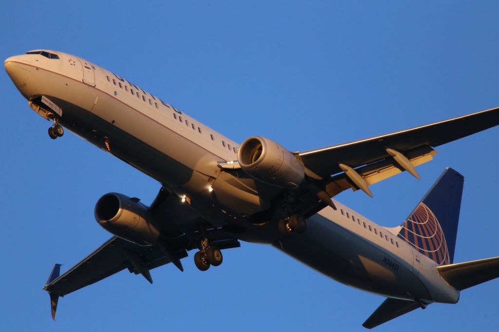 Boeing 737-700 (N38451)