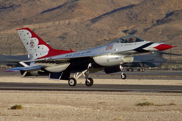 Lockheed F-16 Fighting Falcon —