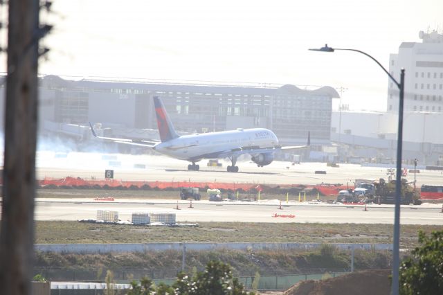 Boeing 757-200 (N706TW)