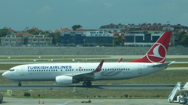 Boeing 737-800 (TC-JGU) - THY2714 to Kars