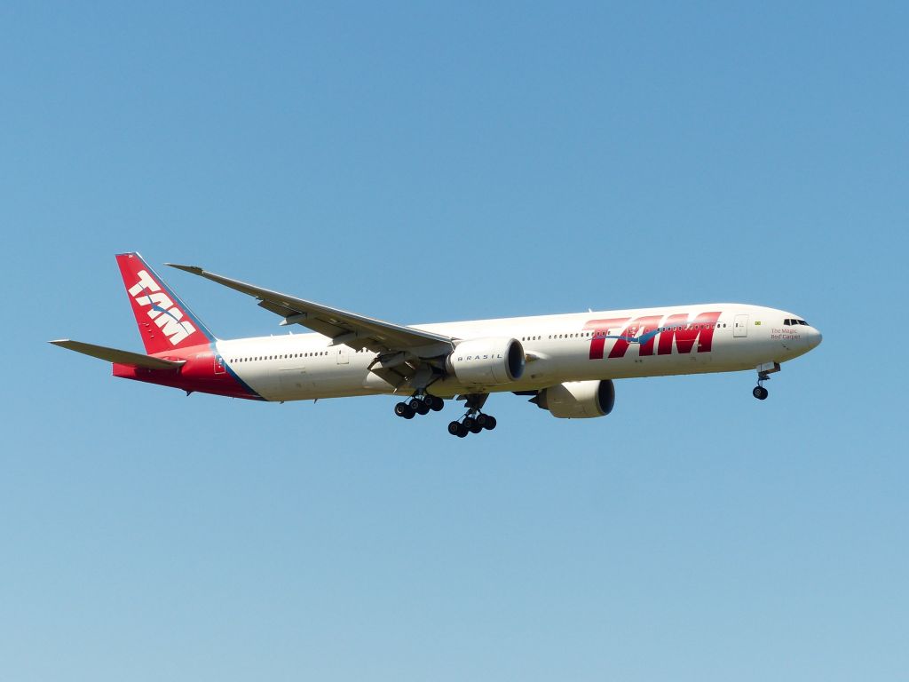 BOEING 777-300ER (PT-MUH)