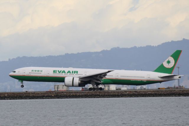 BOEING 777-300ER (B-16716)